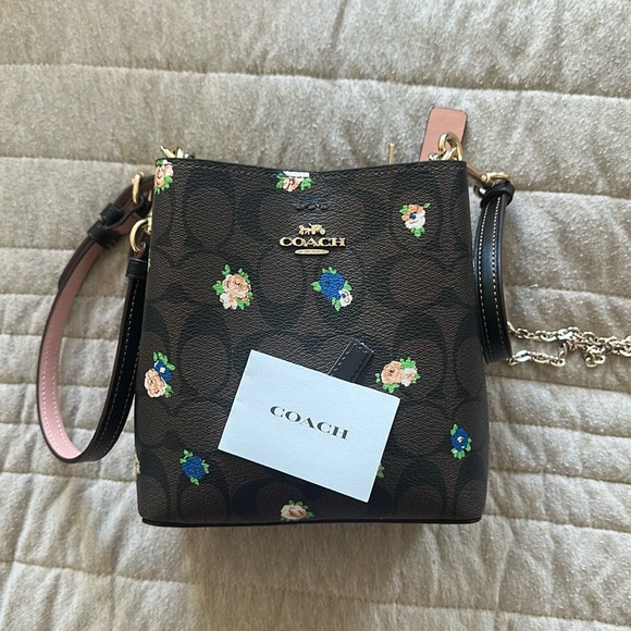 Nwot Mini Town Bucket Bag In Signature Canvas With Vintage Mini Rose Print - Picture 4 of 9